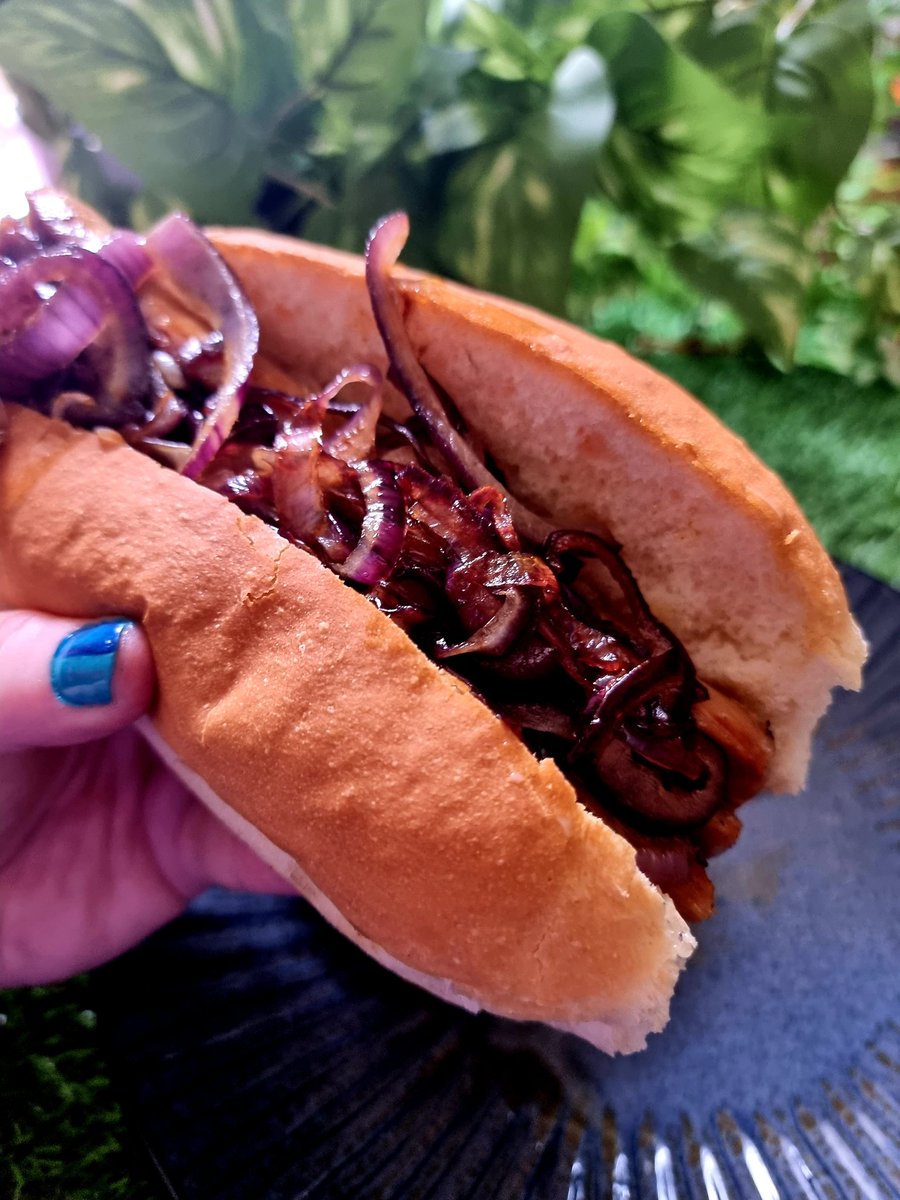 TartanSpoon's tweet image. *GIVEAWAY* CLOSES IN 1 HOUR w/ 
@Simon_Howie 
WIN a BBQ bundle 
Steak Burgers
Steak &amp;amp; Haggis Burgers 
Bourbon Burgers 
Bourbon Jumbo Dogs 
Steak &amp;amp; Chilli Jumbo Dogs 
FOLLOW ME &amp;amp; @Simon_Howie LIKE &amp;amp; RT. 
Prize non-transferrable. Delivery Mainland UK only. #COMPETITION