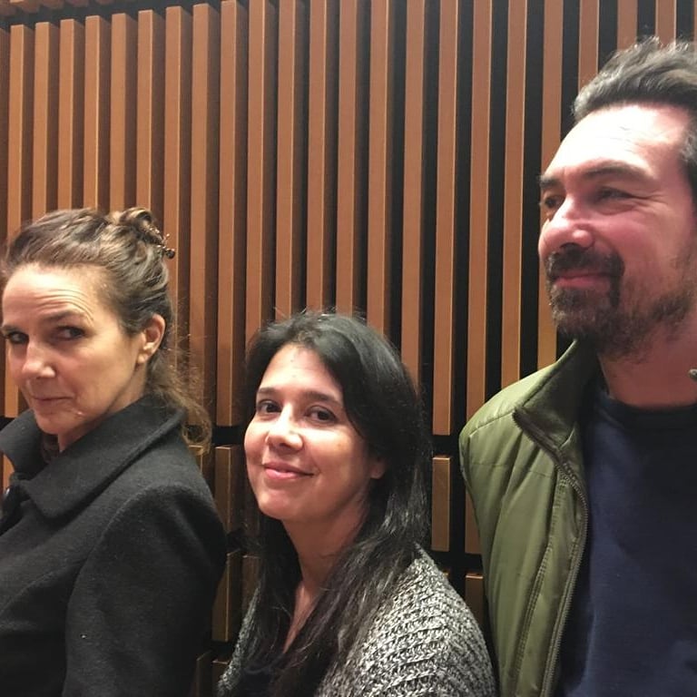 Ayer con mis querides amigues Dolores Solá y <a href="/lucerocantor/">Hernán Lucero</a> en el estudio donde hacen su programa "Eche veinte centavos en la ranura" (Min. de Cultura). Aprovecho para avisar que pueden escucharlos los domingos 23h por <a href="/eldestapeweb/">El Destape</a> FM107.3 o eldestapeweb.com/eldestaperadio ♥️