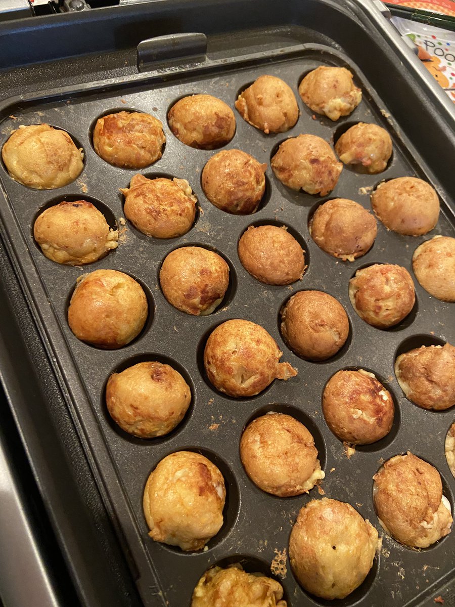ninacorefairy's tweet photo. My streaming will be tomorrow guys 😆I was doing Takoyaki party with my sis !! #withmysister #streamtomorrow #yummy #takoyaki #japan #chill #ninacore #fridaynight #japanesefood #idonthavedislikefood #chubbylife #willloseweight https://t.co/k1xl7Qe9Tz