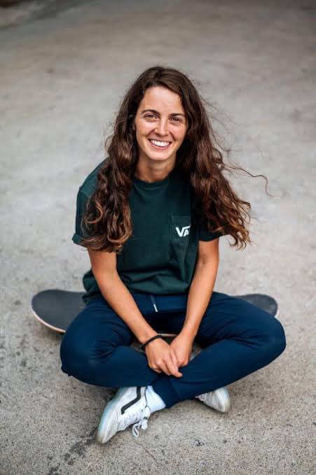 MerGarza's tweet photo. Annie Guglia representa a Canadá en los Juegos Olímpicos en skateboarding. 30 años de edad. Este año es el primero año que el skateboarding es considerado como un deporte olímpico 🏳️‍🌈🛹 y obvio tenemos que estar presentes. https://t.co/4eOJwnBArD