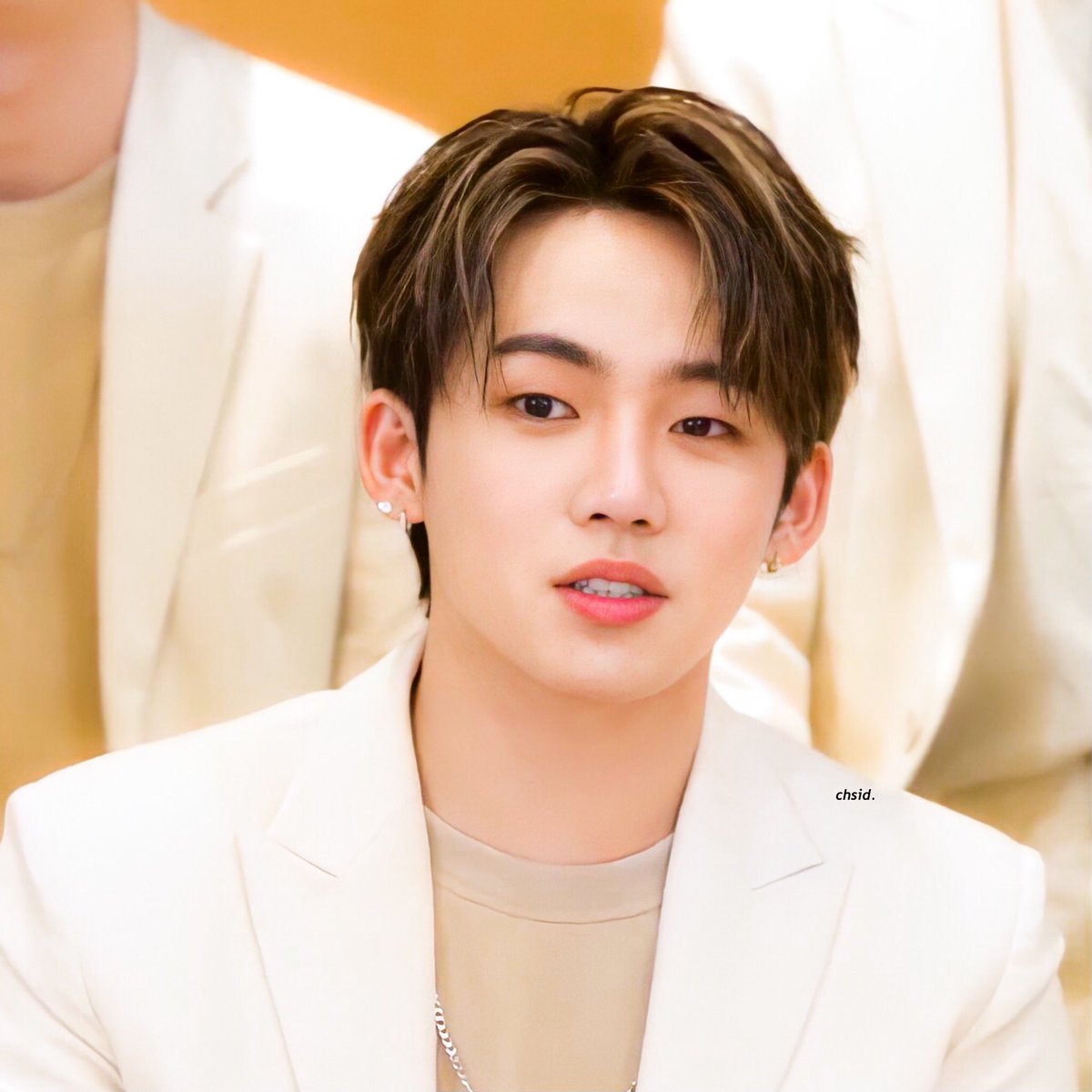 choihyunsukID's tweet photo. Hyunsuk baby i miss you so much! rest well my love ily🤍 ☺️✨
#IAdoreYouCHOIHYUNSUK
#CHOIHYUNSUK #최현석 
@treasuremembers https://t.co/Kf63UDVc5n