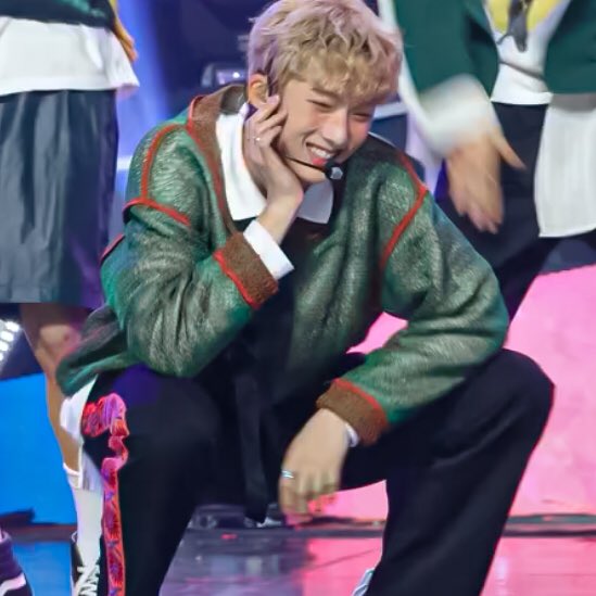 jiungarchives's tweet photo. protect him at all costs https://t.co/OlnE5y1XBV