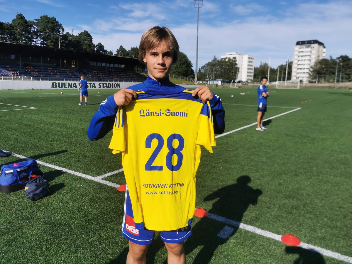 Nuorella Oliver Revolla on kunniakkaita maalintekoperinteitä kantava pelinumero 🐂

#PalloIirot #Kolmonen