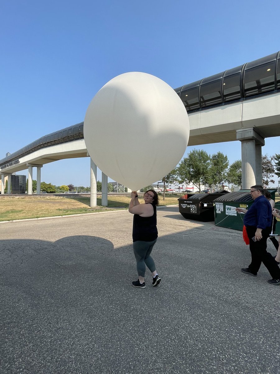 CR23XMaster's tweet photo. Walking the balloon out for my first ozonesonde launch, let’s get to recovering it! #ndwx #undpround #mnwx https://t.co/IgI15lD2gP