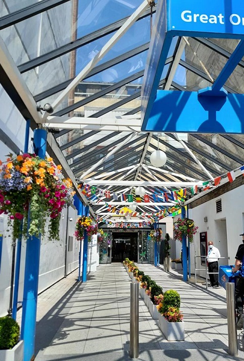 Getting the flags out for the Olympic Games <a href="/GOSHCharity/">Great Ormond Street Hospital Charity</a> #olympicgames #beautifulhangingbaskets