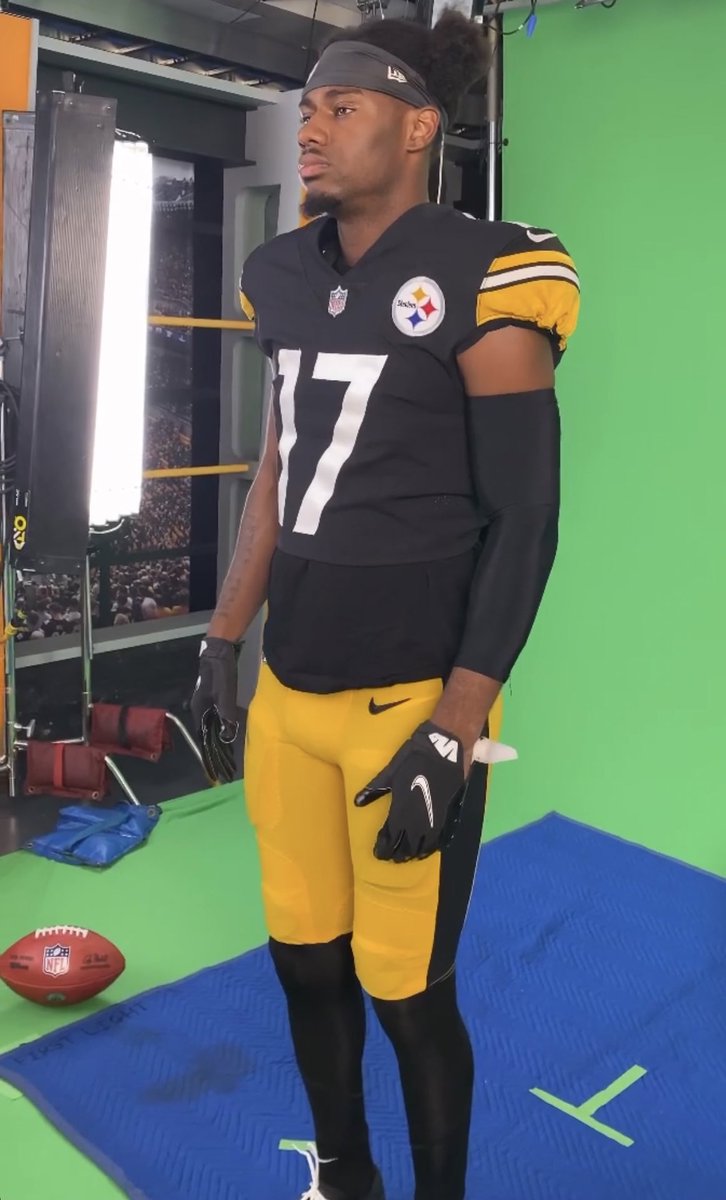 1PlaymakersAcdy's tweet photo. Don’t count the days, DO YOUR JOB.

#NFLPlaymaker #Steelersnation https://t.co/ov6rd4pJMW