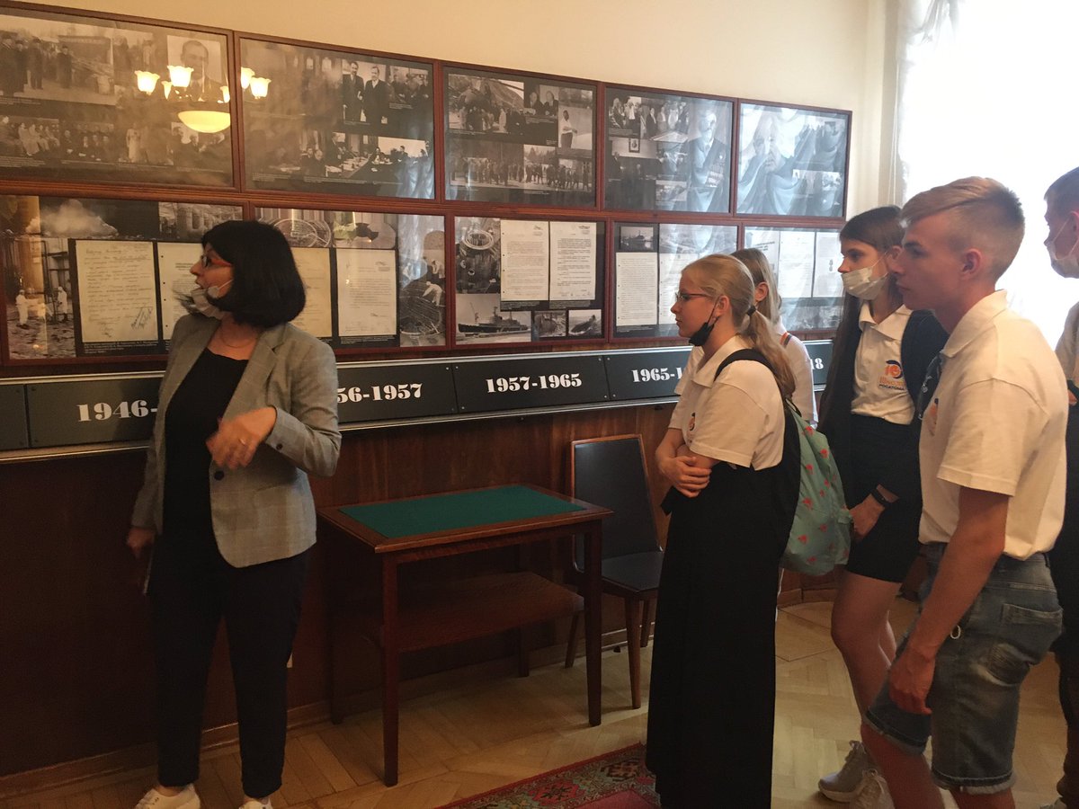 grigorevanadez's tweet photo. @RosatomSchool  Без прошлого нет будущего. В атмосферу традиций Росатома, истории великих дел окунулись сегодня участники #МГУ #Интенсив #ШколаРосатома  #УмныеКаникулы в кабинете легендарного министра Средмаша Ефима Павловича Славского https://t.co/jHevCxjhiP