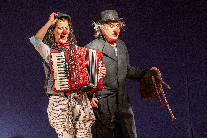 TamalaCenter's tweet photo. Ferienseminare am Bodensee Clown, Theater und Comedy 30. Juli - 15. August 
Wie jedes Jahr treffen sich auch dieses Jahr wieder Clowns und Comedians zu intensiven Präsenz-Workshops im Tamala Center, direkt am See gelegen, in Konstanz. https://t.co/egol8KFD6P