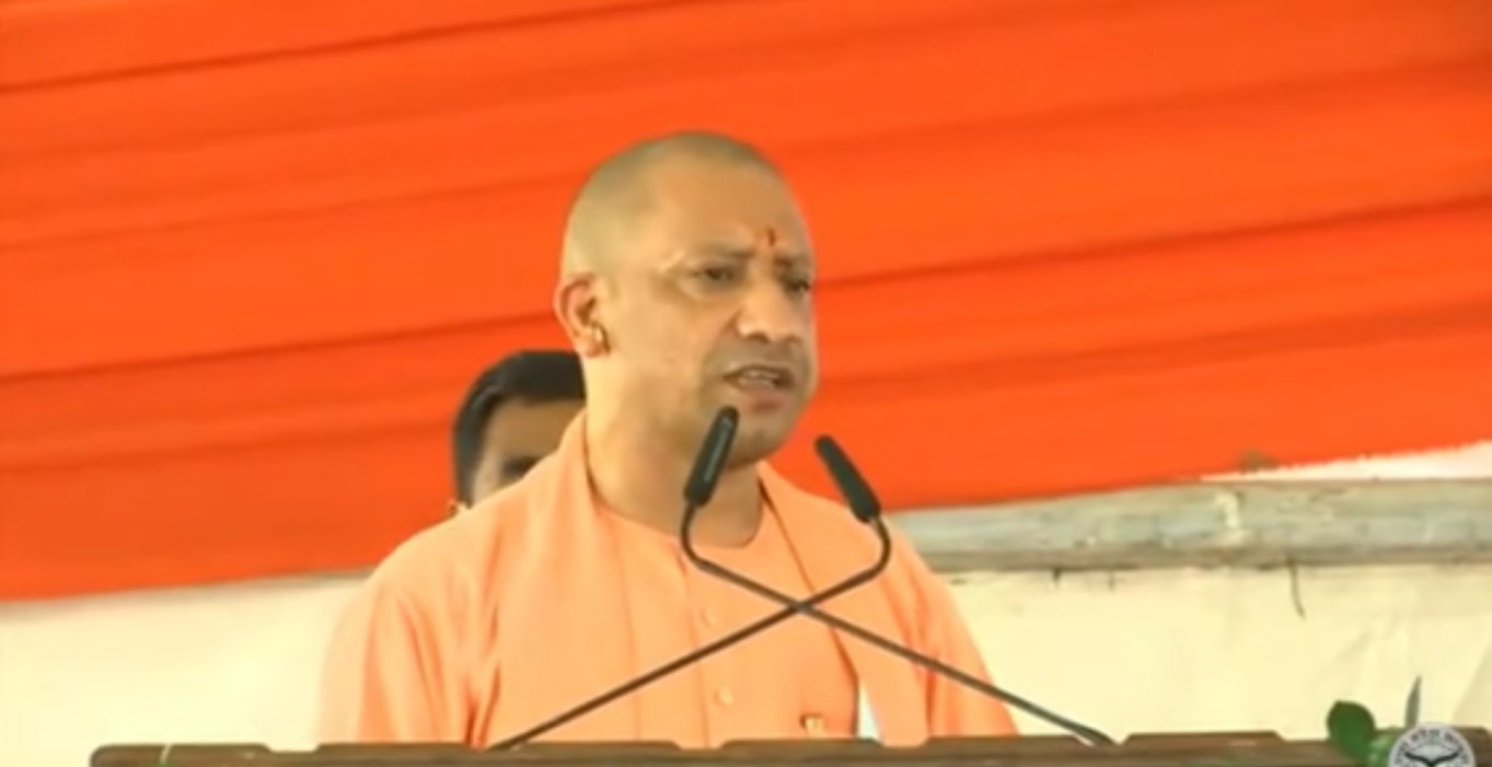 उत्‍तर प्रदेश के मुख्‍यमंत्री योगी आदित्‍यनाथ ने आज गोरखपुर में सैनिक स्‍कूल की आधारशिला रखी