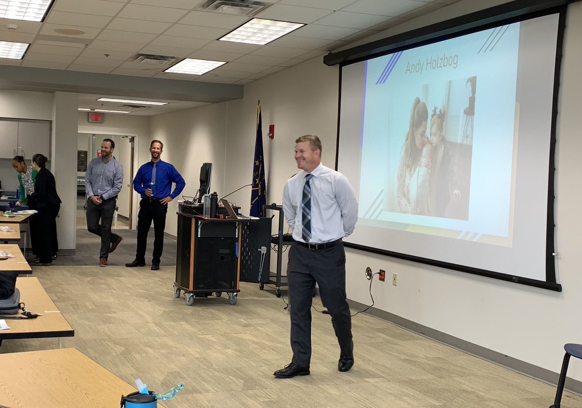 Creston welcomed our new Principal, Mrs. Fowler, and our new Assistant Principal, Mr. Holzbog! #discoverCIMS #WarrenWill