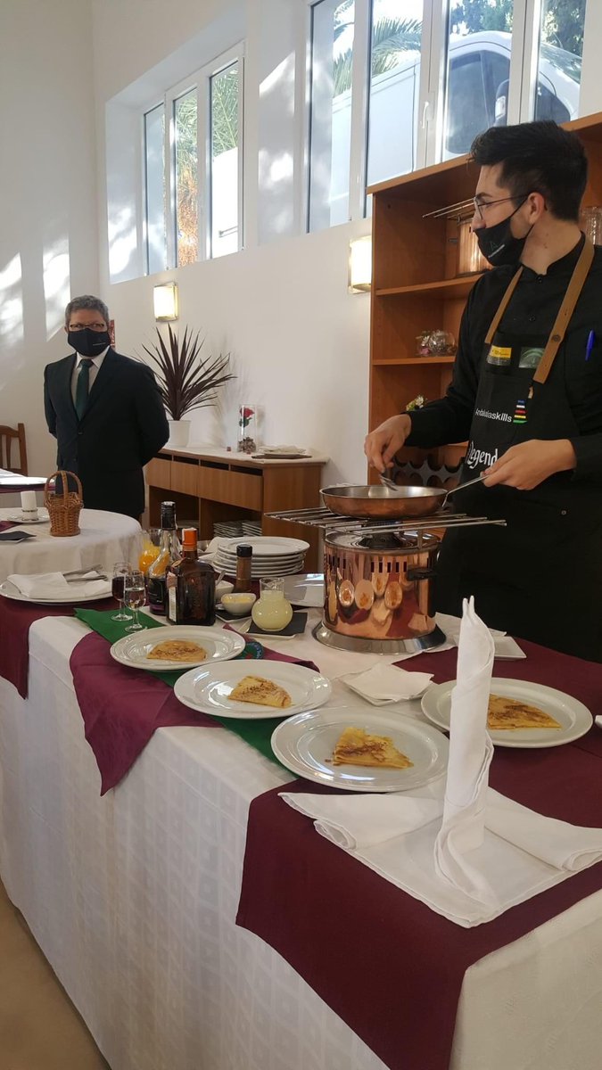 cazorlavuela's tweet photo. 🍽¿Necesitas mejorar tu cualificación en Restauración? 
🏫El IES Castillo de la Yedra es un puede ayudarte profesionalmente. 
📅En Septiembre tienes la opción de solicitar plaza. Del 1-3 en el siguiente enlace
https://t.co/yr5324f7jr
✅O visita nuestra Secretaría en el centro 👍 https://t.co/562rOvkzCP