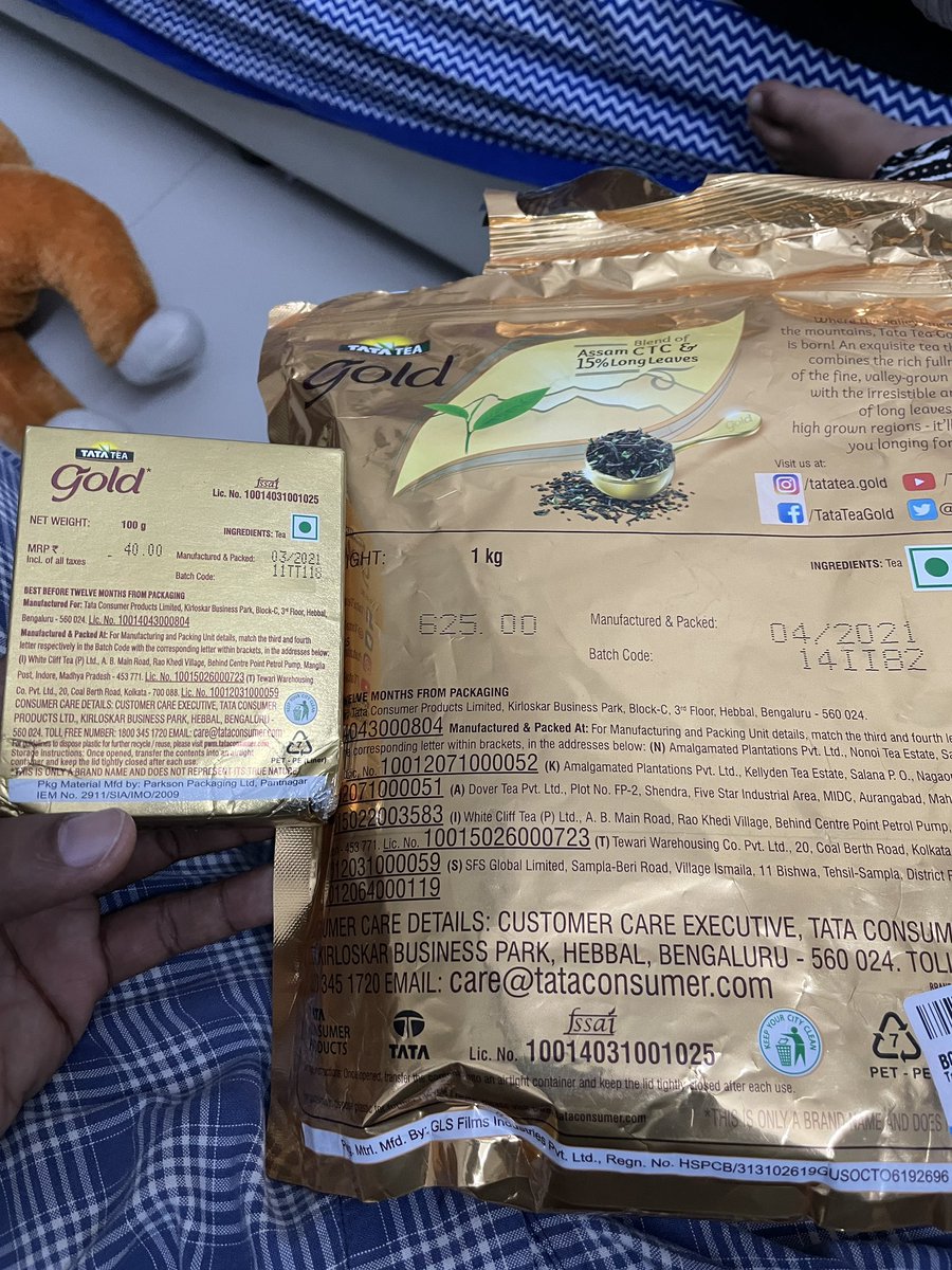 varunhtnak's tweet photo. @TataConsumer why 100g of Tatagold tea costs INR40 whereas 1kg of it costs INR625? If I extrapolate 100g from 1kg pack Iam paying 31% more than your 100g pack. Please explain your logic https://t.co/YzkYNg7ZDX