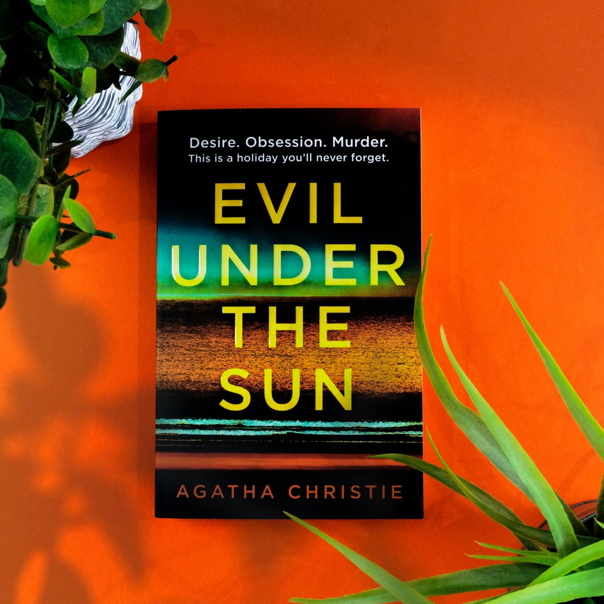 ☀️ 🏝️ Discover our ultimate summer reading suggestions, all written by the Queen of Crime!  bit.ly/SummerACStories