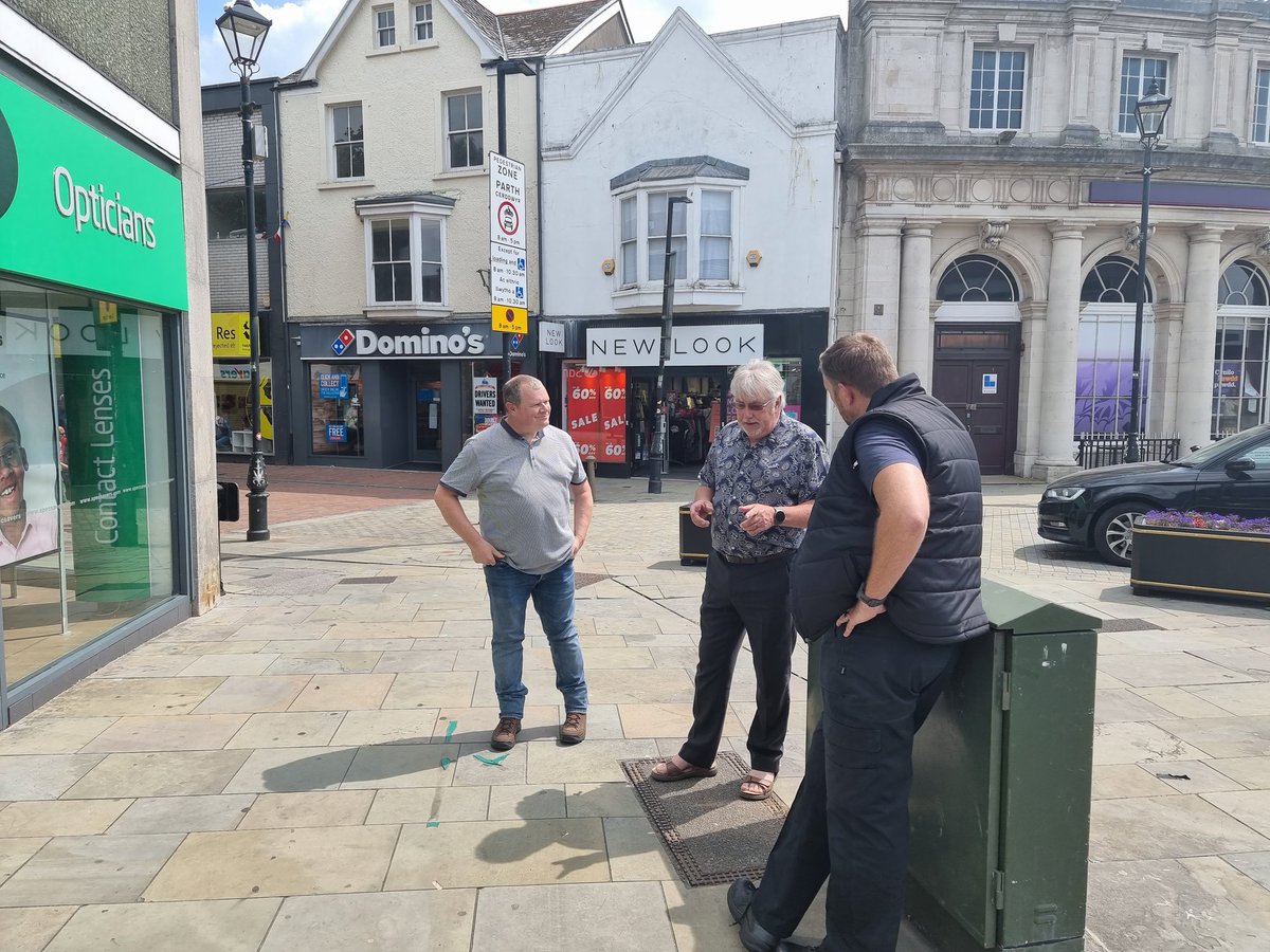 Cllrleannejones's tweet photo. Another good visit to Neath town centre today, a number of businesses engaged with us & give us the positives & negatives of the current situation in the town. Its been good to see passion from businesses in the area.
#NeathTogether
@SWPNeathPTalbot
@NPTCouncil
@SuptSwansea_NPT https://t.co/zcMoapqYnZ