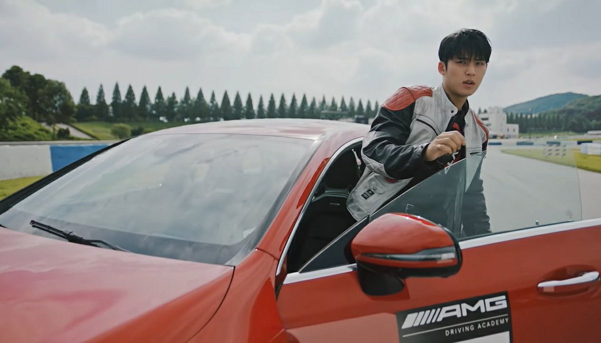 tinkswonu's tweet photo. kim mingyu you are driving me insane https://t.co/VmZGNL3qLS
