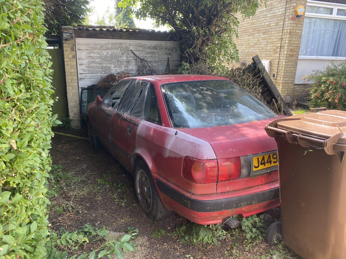 UkClassics's tweet photo. Itโs a keeper, obvs! #ukclassics #classiccars https://t.co/MRfGlyWkNb