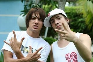 Geeduzidas's tweet photo. foto antiga do @geerocha e  @DiFerrero https://t.co/MbGVHTc47i