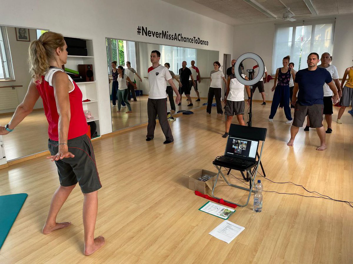 GiuseppeWT's tweet photo. Am Donnerstag Abend nach den zwei Einheiten der WingTsun Intensivwoche gab es eine Einheit WingTsun-ChiKung mit Sifu Regula zur Entspannung. Vielen Dank 👍👍👍🙂☀️🙏👏 https://t.co/GG5w6WHCJk