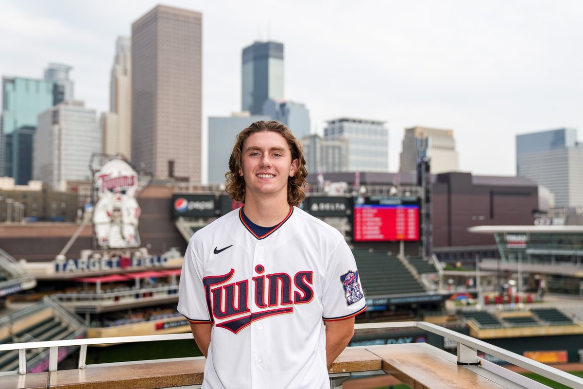 Twins's tweet photo. Signed☑️
Welcome to the #MNTwins, @NoahMiller_21! #MLBDraft https://t.co/3skJ6b2aAo