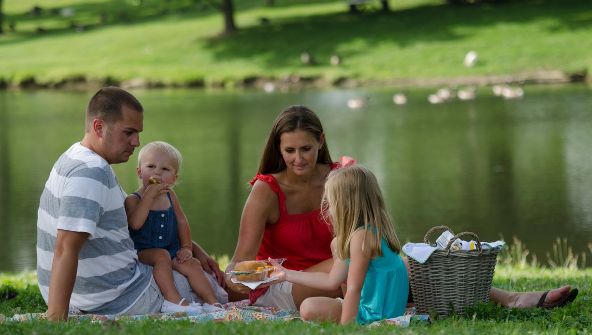 We've got the perfect place to picnic. Come out to #ShakerVillageKY and pick a spot on our 3,000 acres to enjoy something yummy. Bring your own food or get something from our grab-and-go selections in the Post Office Shop.

#picnic #grabandgofood