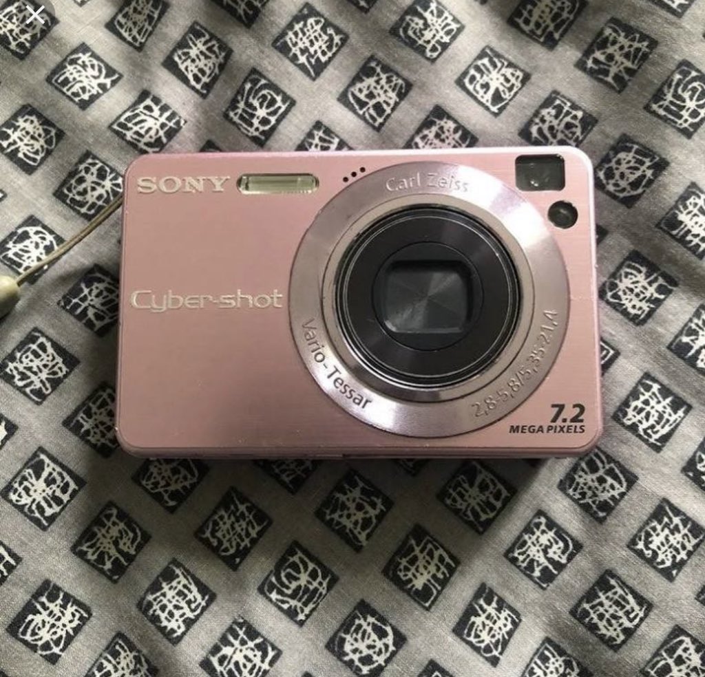 KlNGTAPE's tweet photo. @RollingLoud is this kind of camera allowed at rolling loud? https://t.co/sZ5UcLeYpY