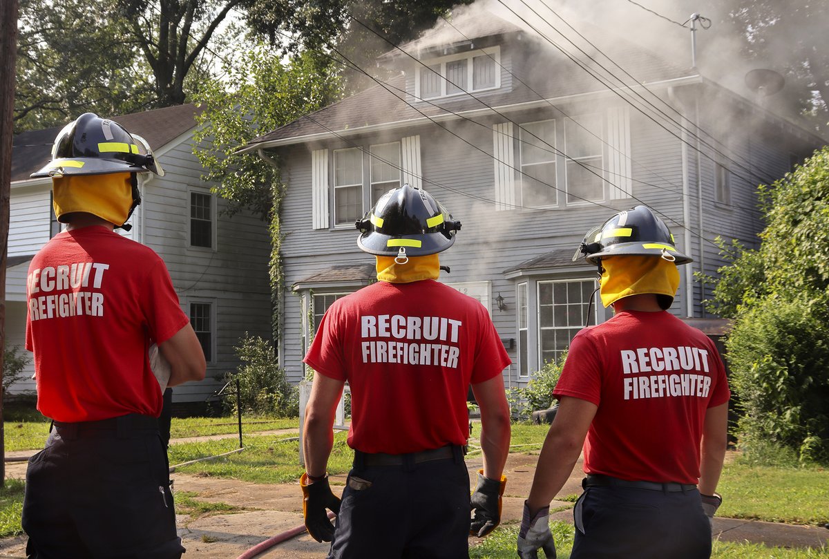 JacksonTNFire's tweet image. Our current Jackson Fire Department recruitment class assisted current JFD firefighters during an active fire call on Thursday, July 23. #JacksonTN