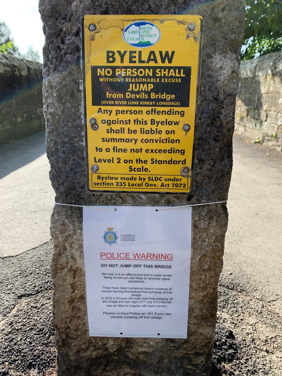 SouthLakesPol's tweet image. Unit 1 Kendal officers at Kirkby Lonsdale ensuring people are adhearing to the byelaw in place preventing people jumping from the bridge
Traffic regulation order also in place prevent vehicles causing an obstruction and danger to other road users
#ASB #devilsbridge #publicsafety