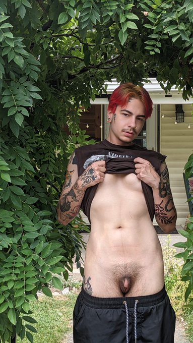 Cjtransftm.Bsky.Social - Meet me in the garden 😈🌿 https://t.co/m4Y310KI4H