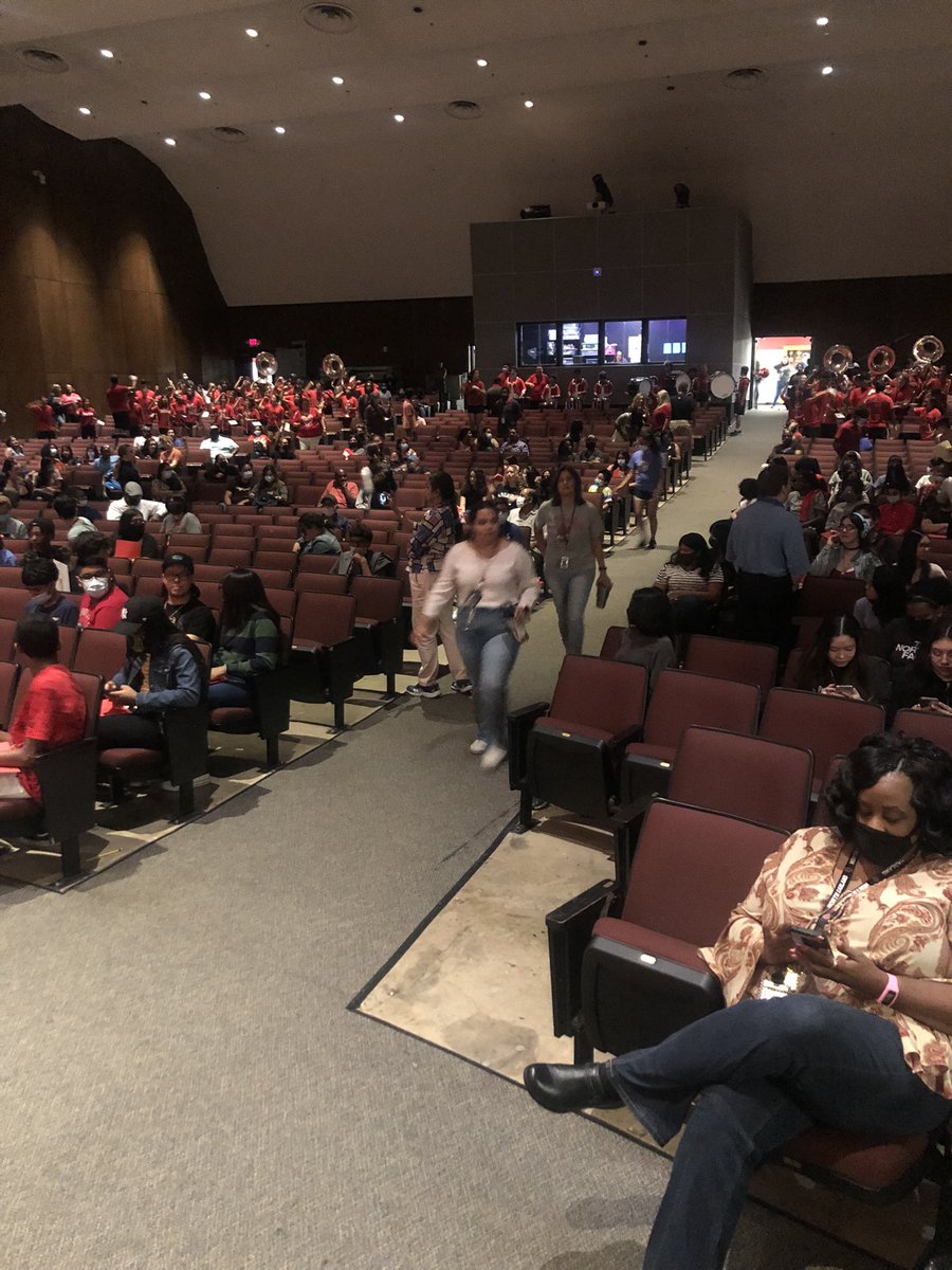 NGHS_Raiders's tweet photo. Our first Raider Rush freshman orientation of the day was awesome! #RaiderRevolution https://t.co/l1N6l8oLvG
