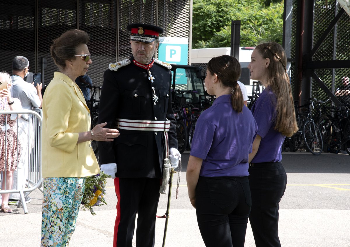 🎉 We were delighted to welcome HRH The Princess Royal to Lister Hospital this morning. 

HRH spent time meeting our Butterfly volunteers, presenting them with the @QueensAwardVS to commemorate all their amazing work. 

ℹ Find out more here: enherts-tr.nhs.uk/news/the-princ…