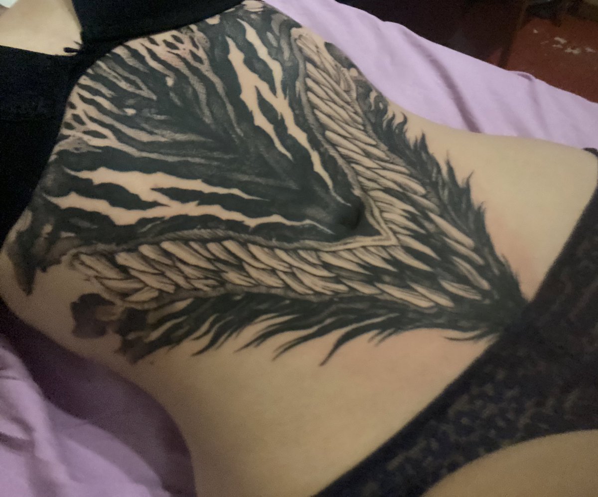 Os presento a mi nuevo bby, de la mano de @/hilkentattoo en ig.

La bestia de las tinieblas de Guts, Berserk 🖤