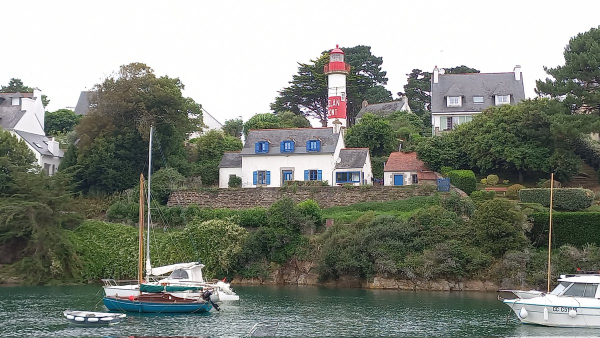 fredleroux44's tweet photo. Doëlan #Kloar #QuimperleTerreOceane #QuimperleCommunaute #cornouaille #finistere #finisteredud #FinistereTourisme #Bretagne #MagnifiqueBretagne 
#Port #Phare #bateau https://t.co/25VzX46Hfp