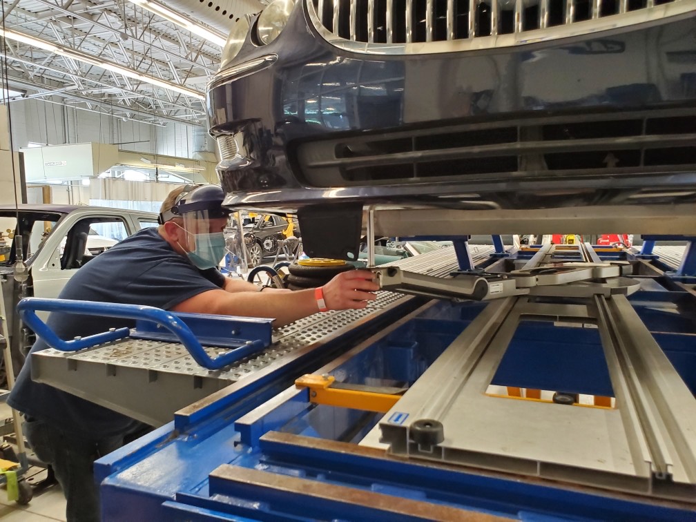 flatlinespray's tweet image. With the future of our industry changing fast, making sure the next generation understands the importance of proper repair is essential. Flat Line is working with Mohawk College and its staff to help the future technicians of our industry. 
#Car-O-Liner #mohawk #measuring