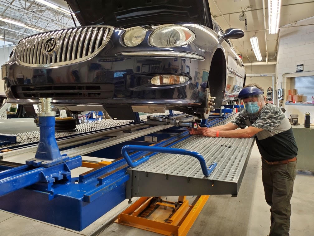 flatlinespray's tweet image. With the future of our industry changing fast, making sure the next generation understands the importance of proper repair is essential. Flat Line is working with Mohawk College and its staff to help the future technicians of our industry. 
#Car-O-Liner #mohawk #measuring