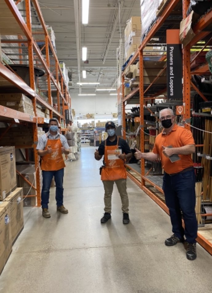 Great to be in Caledonia 7134 on Thursday and recognize Amin together with Store Manager Rob Peters! Amin’s from Birmingham UK and is an Aston Villa supporter. Me to!  Our Associates make all the difference!! <a href="/HomeDepotCanada/">Home Depot Canada</a>