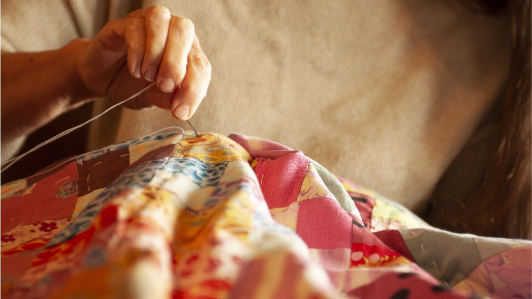 Join us tomorrow at 11:00 am for the fourth Make &amp; Mend Session with award-winning artist Erin Lee Gafill of our current Color Duets exhibition!  montereyart.org/event/make-men…

<a href="/erinleegafill/">Erin Lee Gafill</a> <a href="/slowfiber/">jared</a>
#HappeningatMMA #ColorDuets #Makers #ErinLeeGafill #KaffeFassett #MuseumFromHome