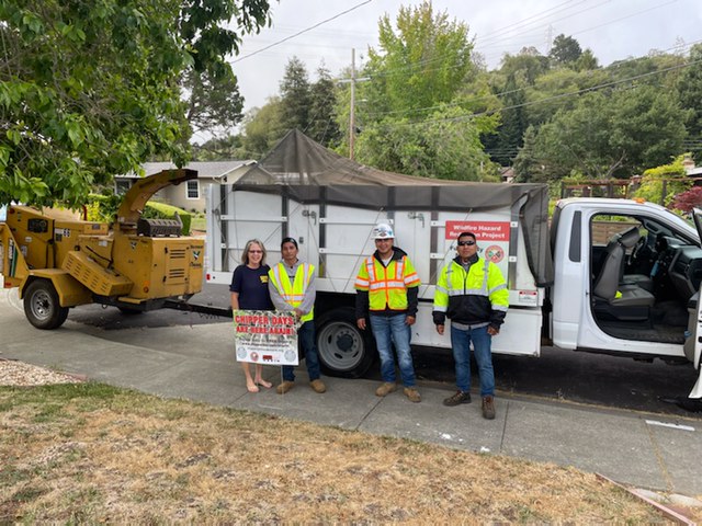 firesafemarin's tweet photo. Take advantage of chipper day! Standing next to the chipper crew is Cynthia Witwicki who scheduled curbside vegetation removal. Her home is ready for wildfire, is yours? Schedule your chipper today. Visit https://t.co/uA1DTT6jgz. #MWPA #FIRESafeMARIN #homehardening #chipperday https://t.co/n5mno0nIo4