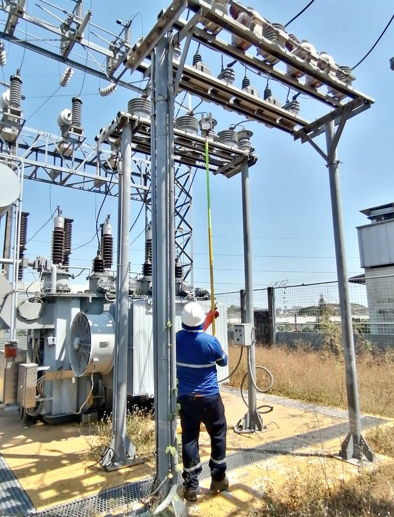 servicioscnelep's tweet photo. #Guayaquil | Para medir y verificar la calidad de energía que abastece a las industrias, se realizaron inspecciones en Intermall, Promaplast, Pica, Solubles Instantáneos y Riocentro Ceibos, comprobando que no existen novedades, y previniendo riesgos eléctricos.

#CNELEstáContigo https://t.co/Y78efrIbkr