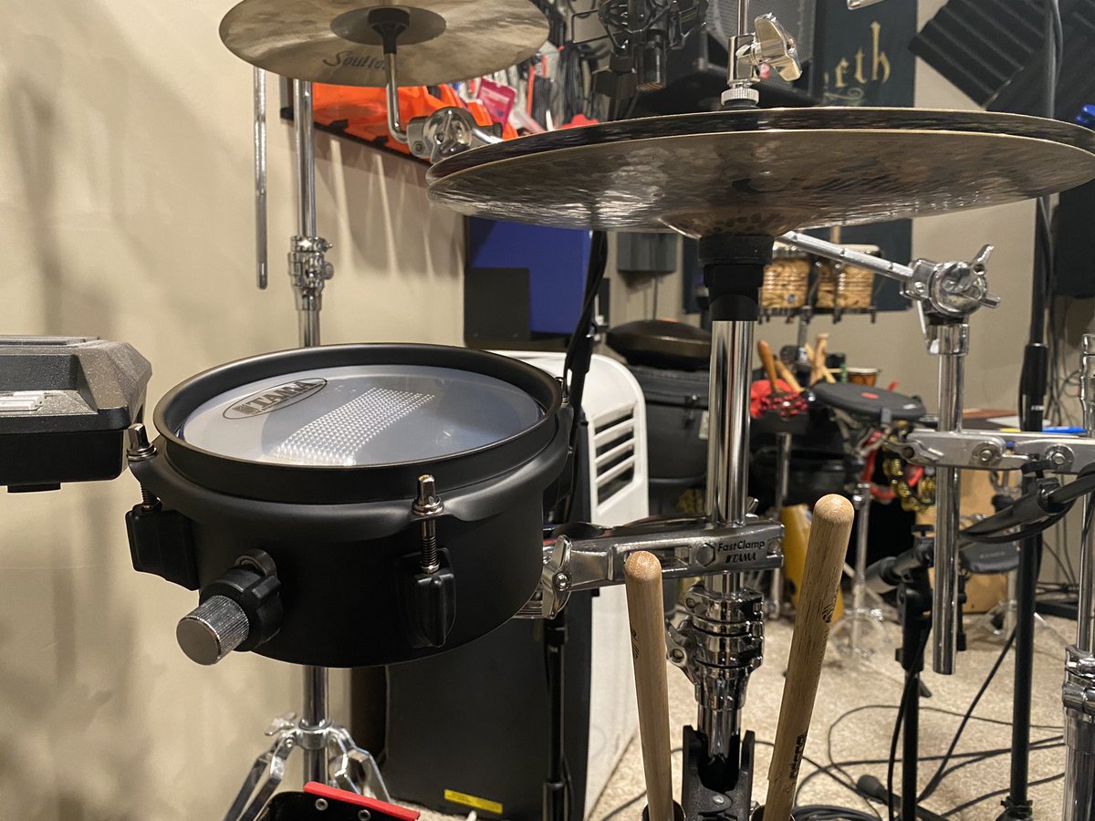 Fun new toy from the fine folks at @TAMAofficial . This awesome new 6”x3” metalworks side snare! This little guy has such a cool sound! I’ll try to take some video of it in the near future. 

#tama #tamazing #snare #drum #drums #strongestnameindrums