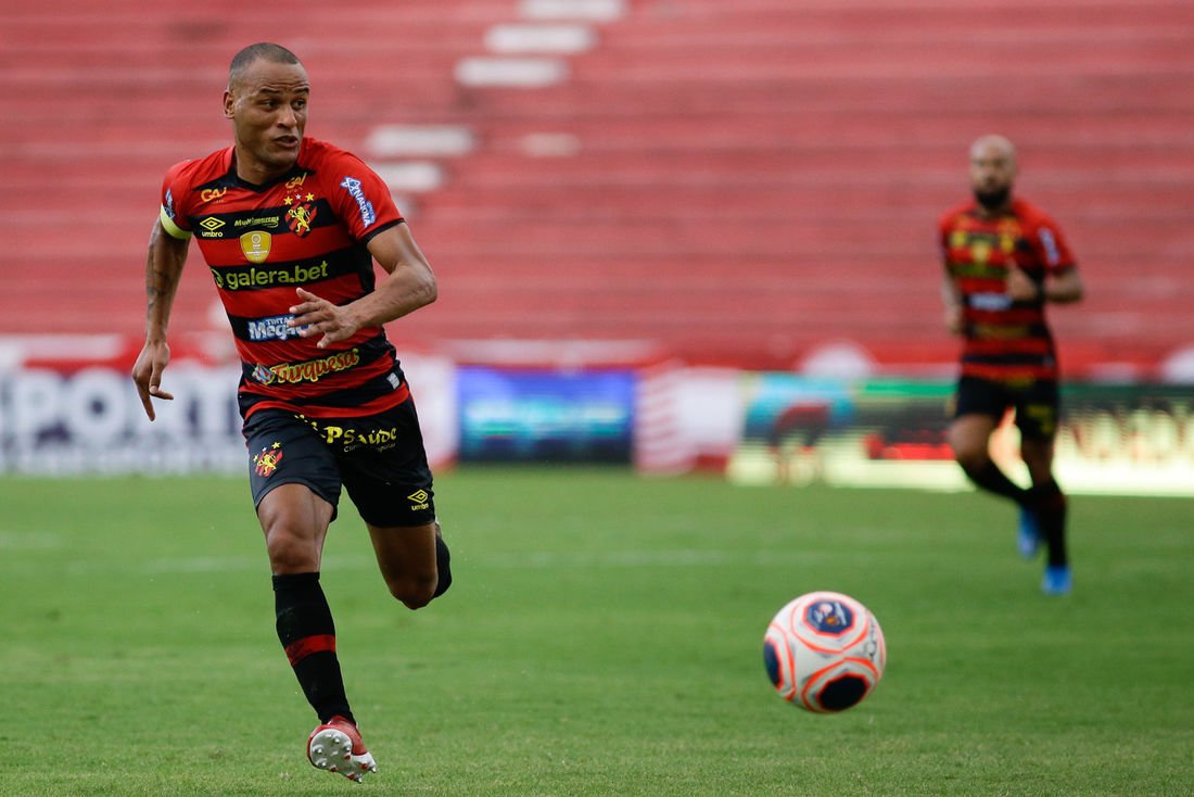 Arquibancada_BR's tweet photo. Patric, lateral que rescindió su contrato con Sport, es apuntado por América-MG.

El ya estuvo bajo las órdenes de Vagner Mancini y tiene al mismo empresario, que está intermediando en los ultimos refuerzos para el Coelho.

🗞️: @emersonromano @radioitatiaia https://t.co/RhBFIgvi9W