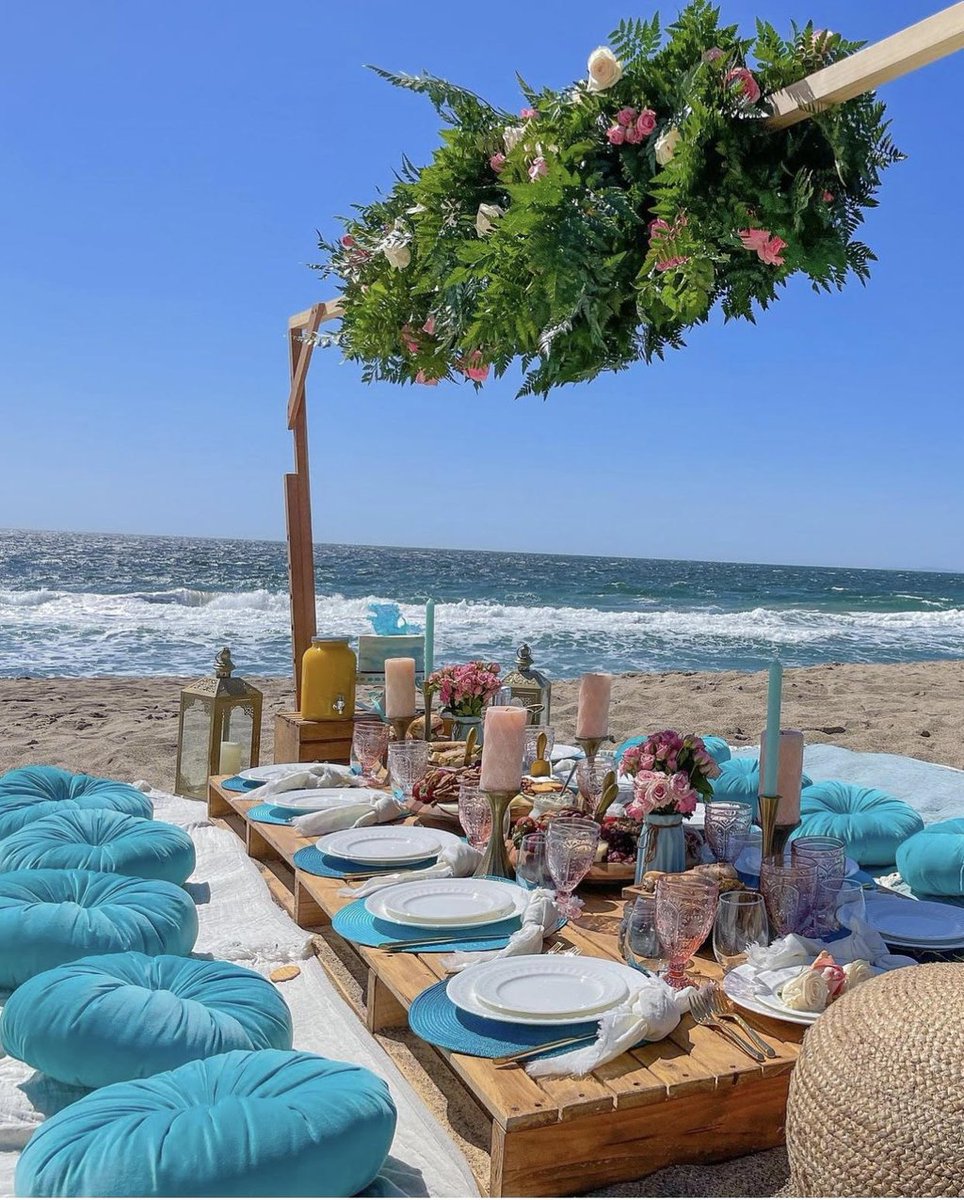 suzanneevents's tweet photo. Three words: Best. Picnic. Ever!!! I am absolutely loving this beach setup by @sweet_giraffe_events #sse #picnic #beachpicnic #beach #beachday #table #setting #centerpiece #decor #eventdecor #summer #summerpicnic #summergettogether #party #event https://t.co/evAT4KZ0so