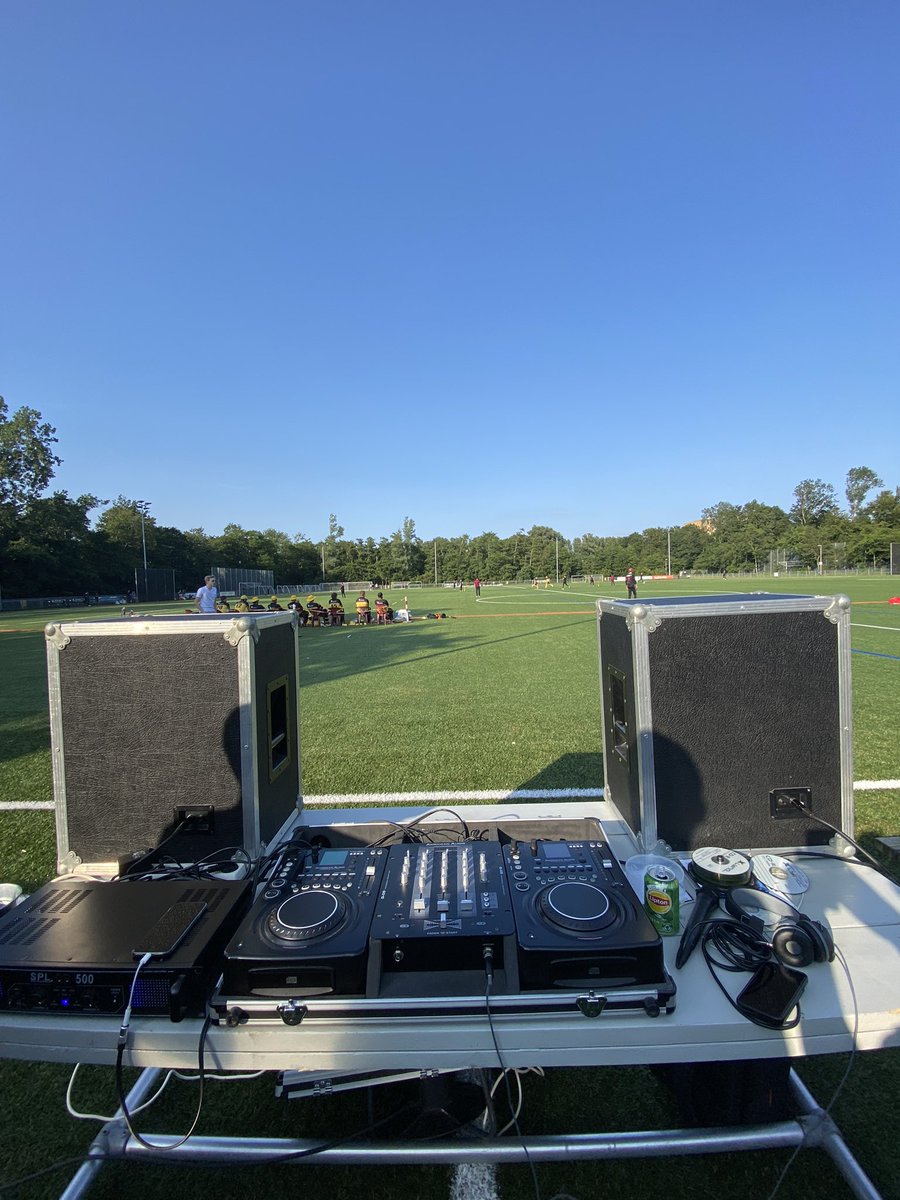 We now have live streams with commentary and a DJ for those on the boundary at the T20 cricketmatches.  Name one other sport where the atmosphere is this relaxed…
<a href="/KNCBcricket/">Cricket🏏Netherlands</a> <a href="/HBScricket/">HBS Cricket</a> #T20 <a href="/HaagseCC/">HCC</a> #HBS