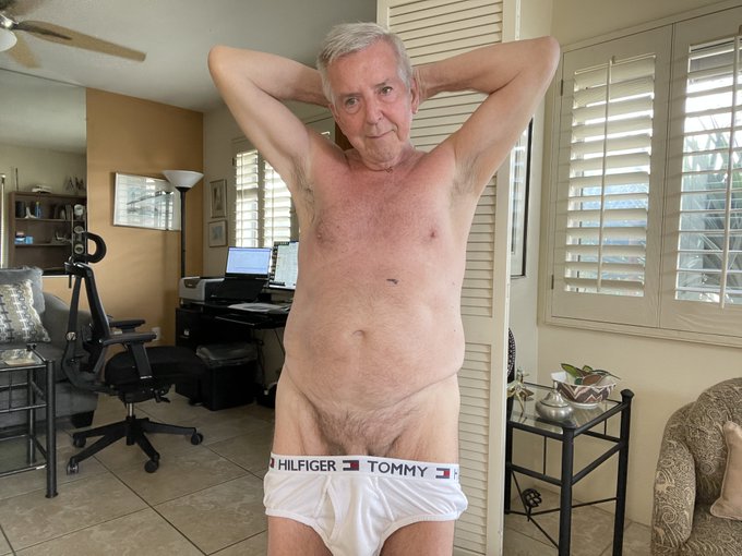 BRIEF-ly in the office..  VIDEO CONTENT ON https://t.co/Euc7IkLZfE #boxersorbriefs #commando #jockstrap<a href="/tag/suitandtie"class="tags"><span>#suitandtie</span></a><a href="/tag/gaypride"class="tags"><span>#gaypride</span></a><a href="/tag/papi"class="tags"><span>#papi</span></a><a href="/tag/skinnydipping"class="tags"><span>#skinnydipping</span></a><a href="/tag/dilf"class="tags"><span>#dilf</span></a>