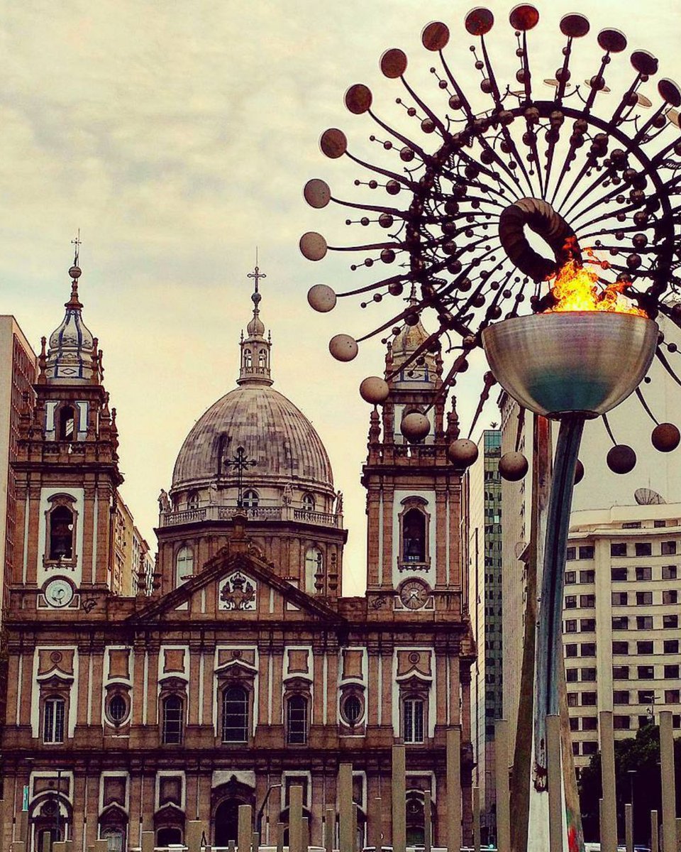 rio_antigo's tweet photo. PIRA OLÍMPICA - RIO 2016 🔥🏅
📍Candelária, Centro

Imagens da Pira Olímpica em frente à Igreja da Candelária.
Na última foto, de Beth Santos, vemos a Pira acesa de novo para marcar o início das Olimpíadas de Tóquio.

#rio2016 #cerimoniadeabertura #JogosOlimpicos #Olimpiadas https://t.co/x3cEi0rzf7