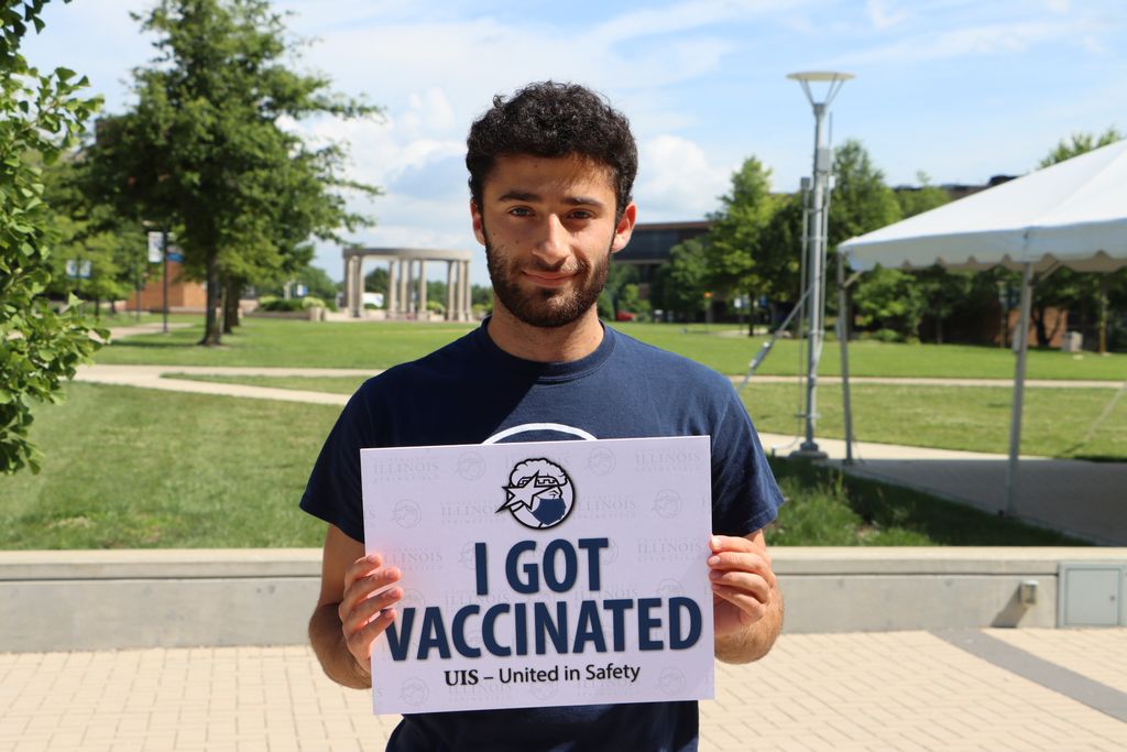 #UISedu senior biochemistry major and UIS Men's Soccer player Rory Carlson says he got vaccinated "because I wanted to be a part of putting an end to the COVID-19 pandemic."

➡️ Get your COVID-19 vaccination: buff.ly/3xNF9VG