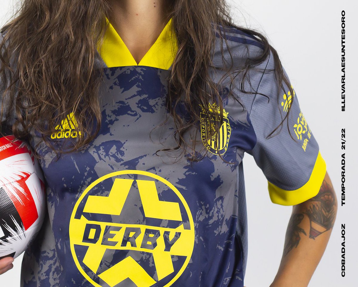 CDBadajoz's tweet photo. ¡Aquí las tenemos! 🙌

🆕 Os presentamos nuestras equipaciones para la temporada 2021/2022

¿Qué os parecen? 🤔

#LlevarlaEsUnTesoro🗺 https://t.co/fTQyis4bPF