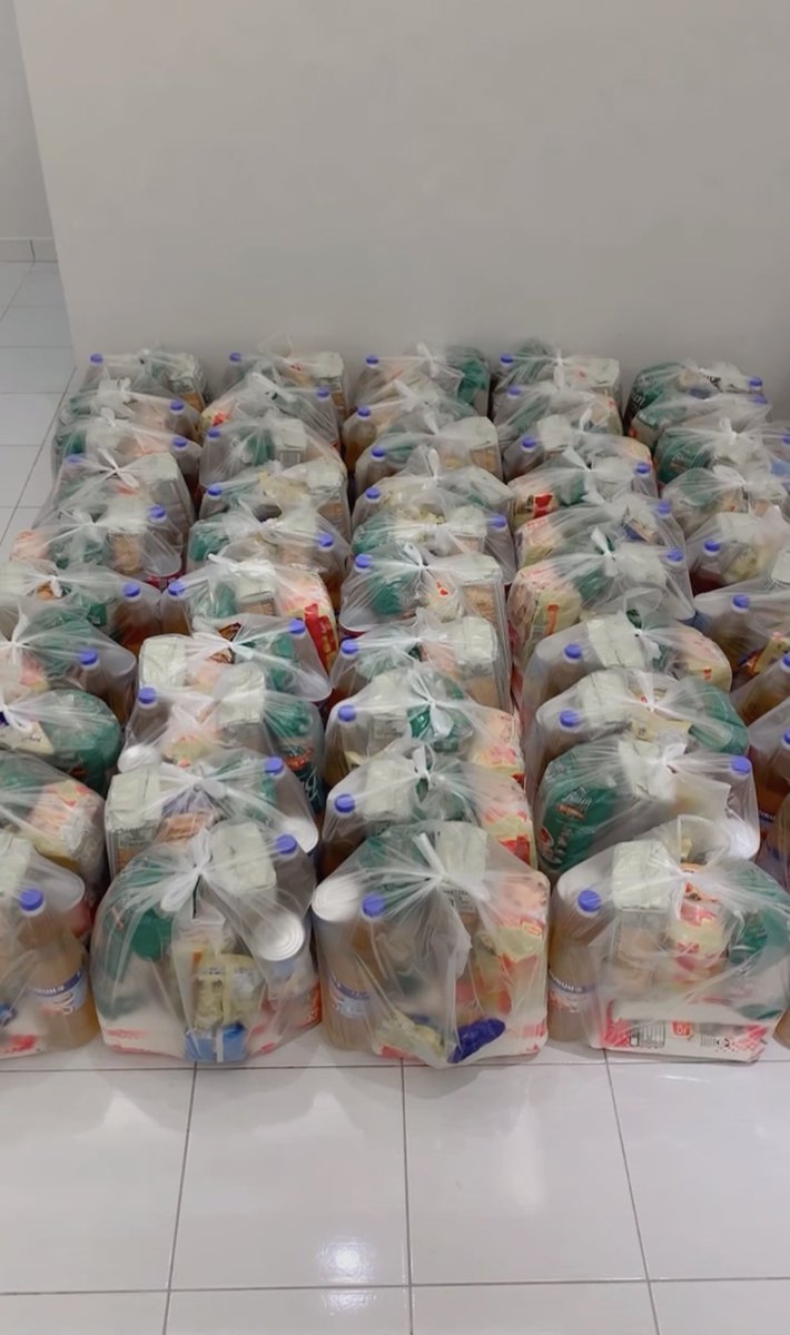 naresh1123's tweet photo. 50 food bags this time. Thank you to all those who donated! We cover more areas now! Dm me or @nonotmepls if you need/know anyone in need. 🥰

Those in need of baby milk/pampers please please dm. 

Gelang Patah 
Nusajaya
Perling
Bukit indah 
Tampoi Indah 
Kempas https://t.co/JYx7xE6pkv