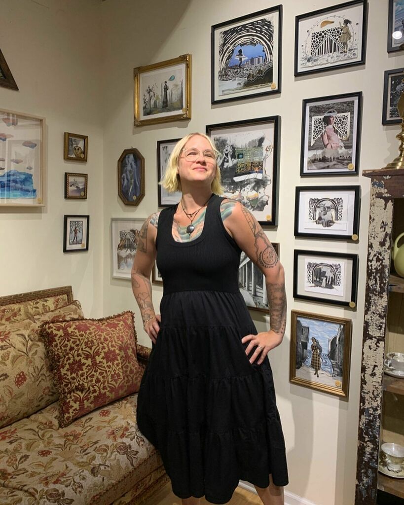 FortunateDiscov's tweet image. Meet Beth Star and her fabulous collage and painting artists! Her work is cool, fun, interesting and wonderful! 
@bethstarart 
@fortunate_discoveries_inc 
1022 W Armitage 
Chicago 
.
.
.
#designerresource #designerresources #artforyourhome #bohostyle #bo… instagr.am/p/CRY7ofUDrNL/