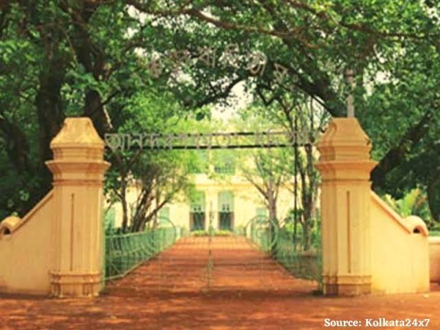 MayukhDuke's tweet photo. Visva-Bharati, the university founded by Rabindranath Tagore nearly a century ago, becomes prime target of saffron brigade in recent times.
We have to resist this saffronisation attempt.
#SaveVBU https://t.co/HwIHzvWZeB
