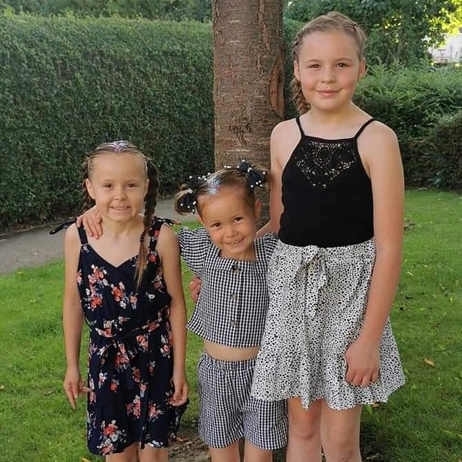 BingleyEmma's tweet photo. Last day of school for 3 of our flower girls 🌹🌷🌻 https://t.co/FXE5oGtOP4